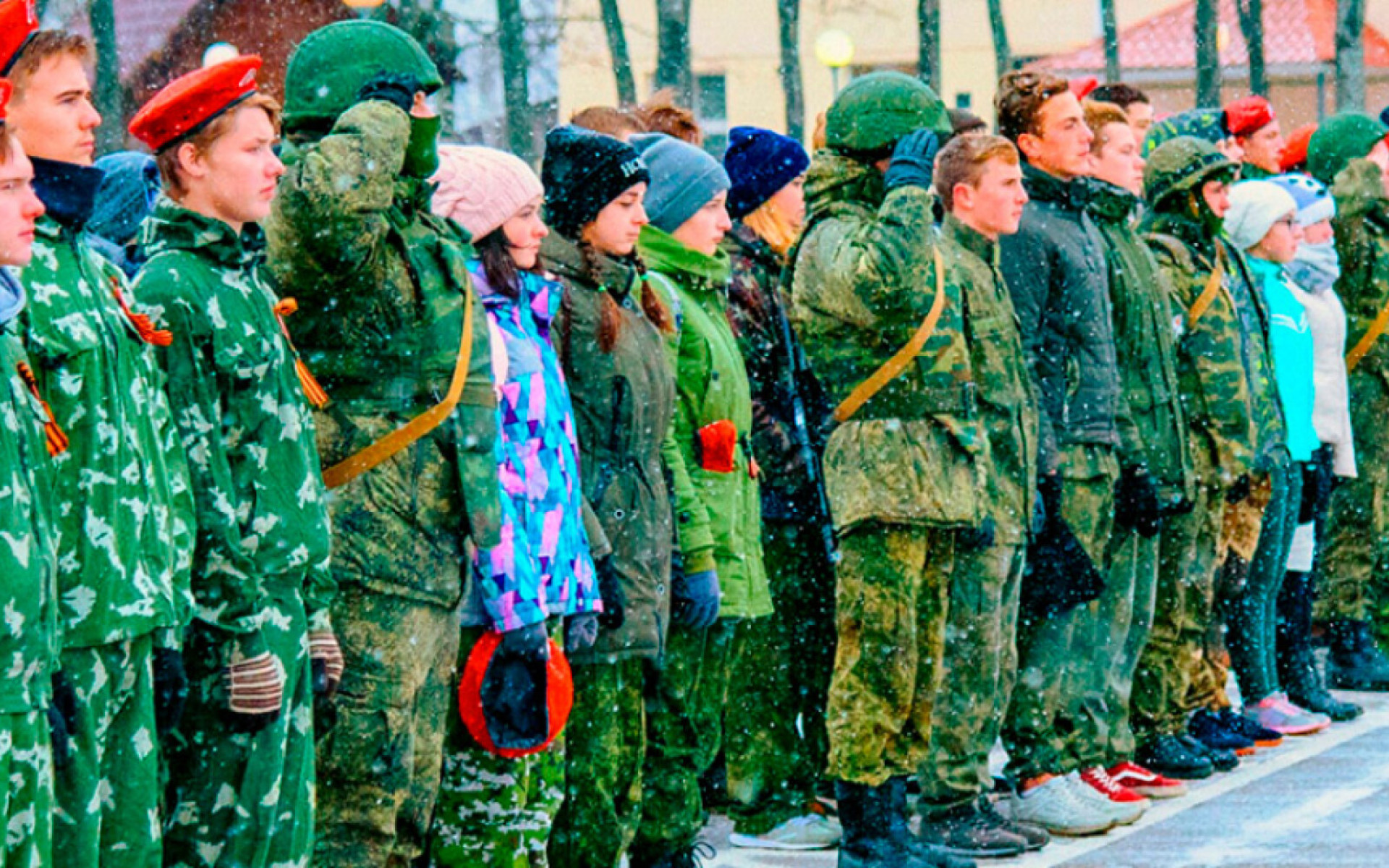 Через несколько минут стартуют окружные отборочные соревнования северного административного округа по спортивному лазертагу среди юнармейских отрядов г. Москвы на Кубок ЦСКА.